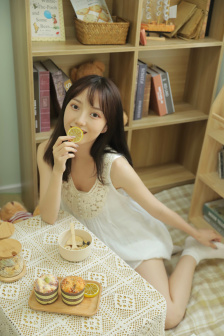 女邻居的大乳